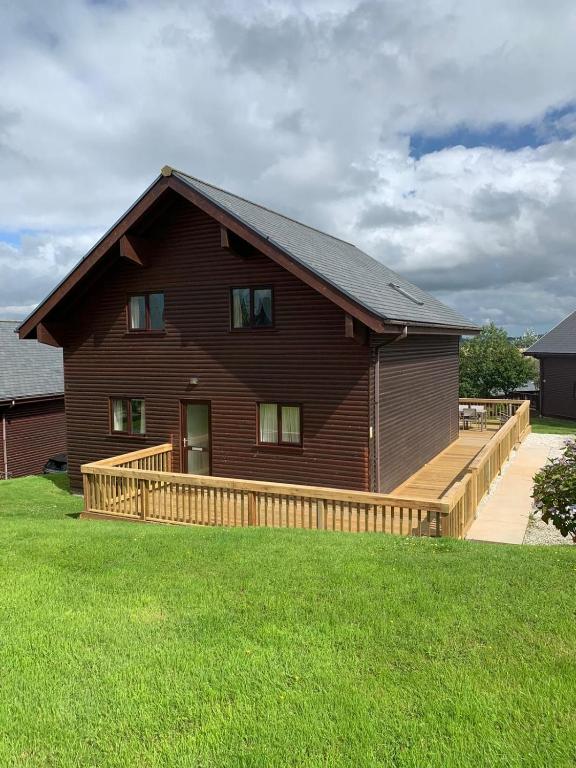 Retallack Resort 4 bedroom lodge - Hot Tub for hire on request -Pool & Spa - Chambres d'hôtes Padstow
