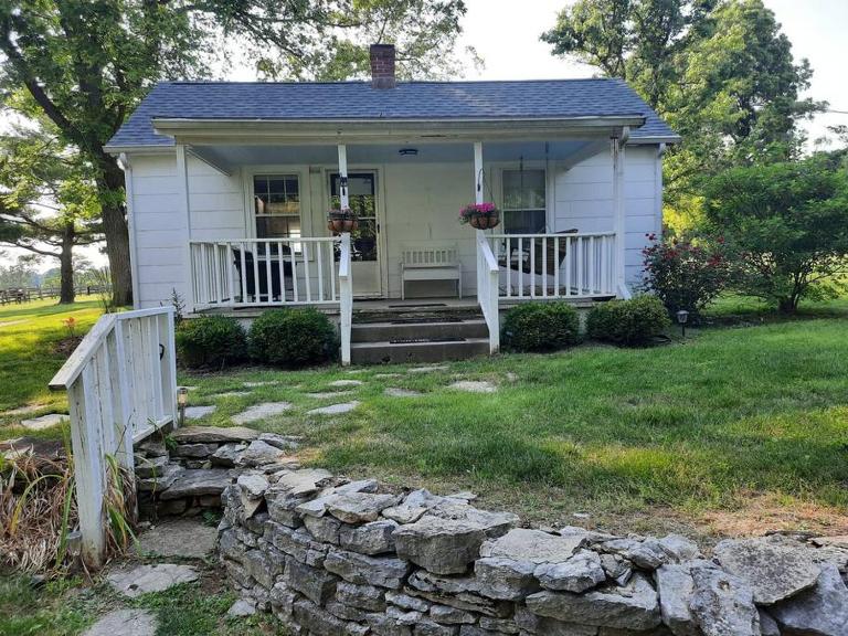 Charming Cottage on a City Farm! - Bed and Breakfast Lexington-Fayette