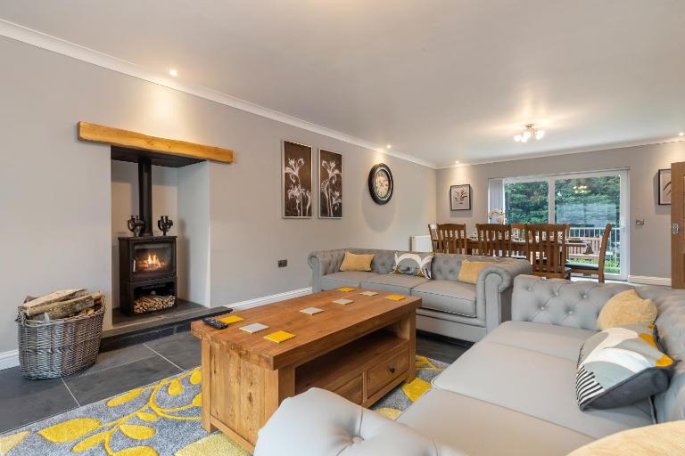 Maynor - Large Luxury House, Log Burner, Central Location - B&B Begelly