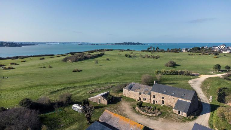La Ferme du golf, gîte atypique et artistique - B&B Lancieux