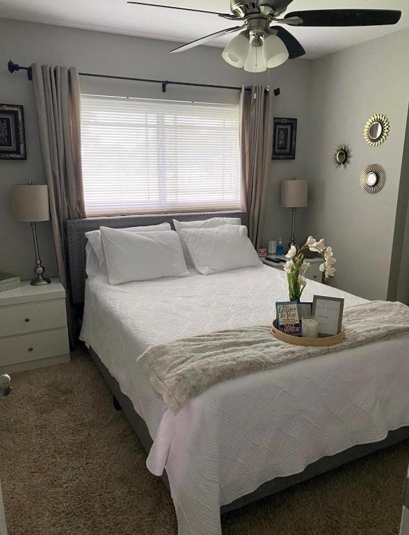 Sweet dreams private room across from the Hard Rock Casino - B&B Tampa