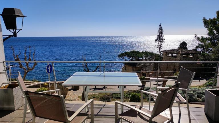 Apartamento frente al mar en la mejor ubicación de Calella - B&B Calella de Palafrugell