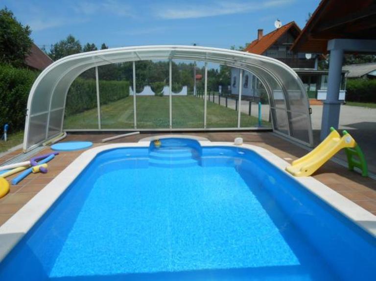 schönes Ferienhaus mit grossen Pool 250 m vom Balaton - B&B Balatonmáriafürdő