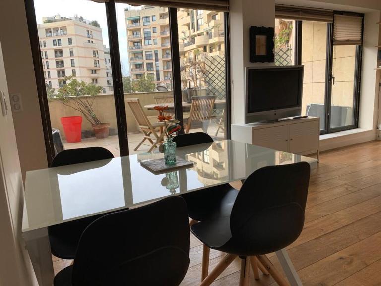 Superbe appartement 3 pièces 57 m2 avec Terrasse 33m2 - Chambres d'hôtes Levallois-Perret