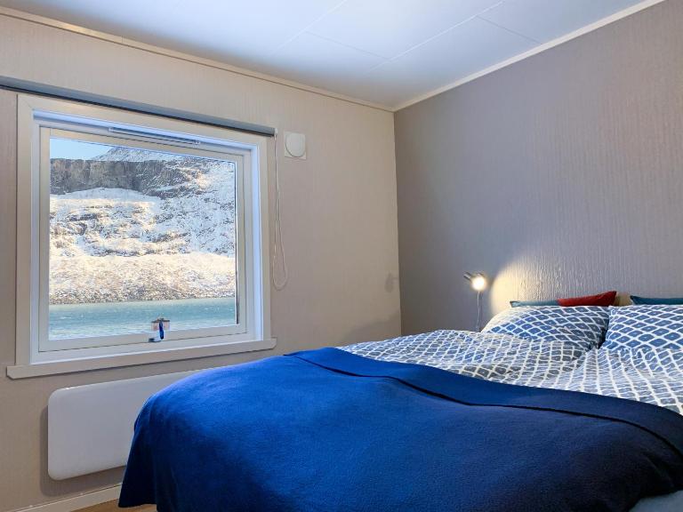 Segla Guesthouse - with view of Fjord - B&B Fjordgard