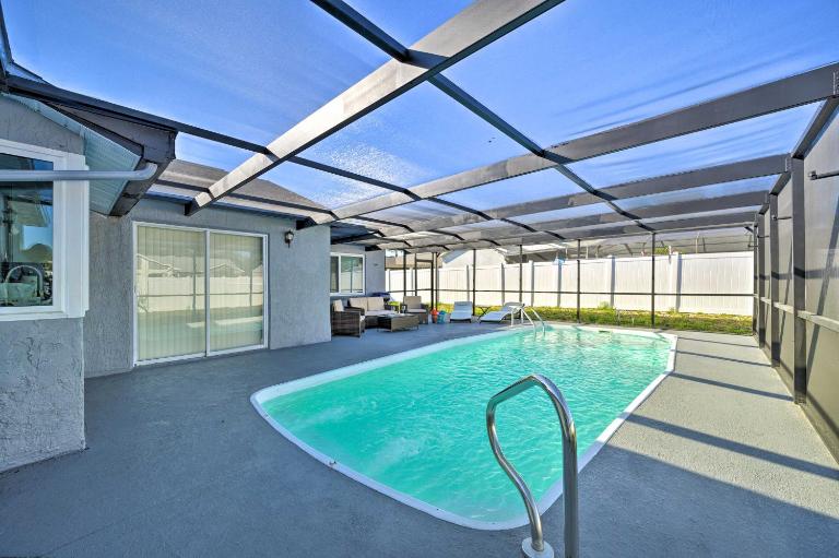 Port Richey Getaway w/ Lanai, Pool & Grill! - B&B New Port Richey