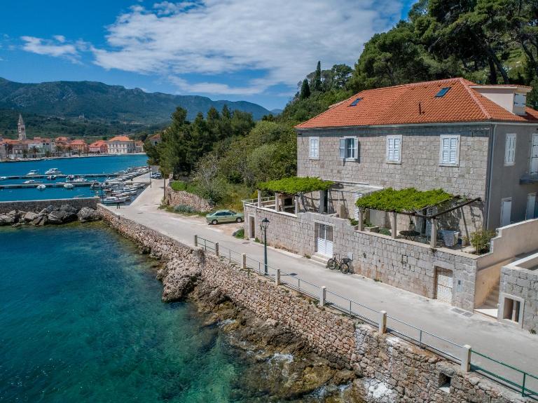 Seafront apartment Marina - B&B Jelsa