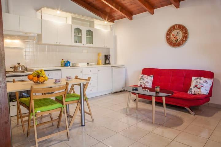 Blue house - Ferienwohnung Drepanon