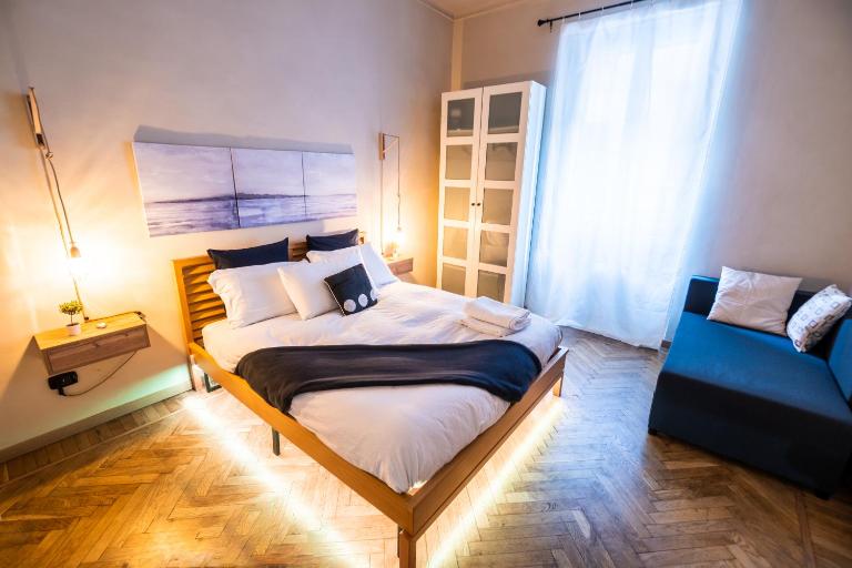 200 METRI da Torino Porta Susa Piano Ri-alzato WIFI - B&B Turín