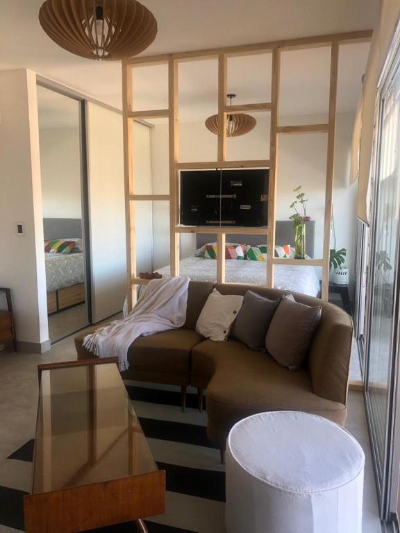 El Monoambiente mas lindo de Haedo con Cochera y Balconazo - Chambres d'hôtes Haedo