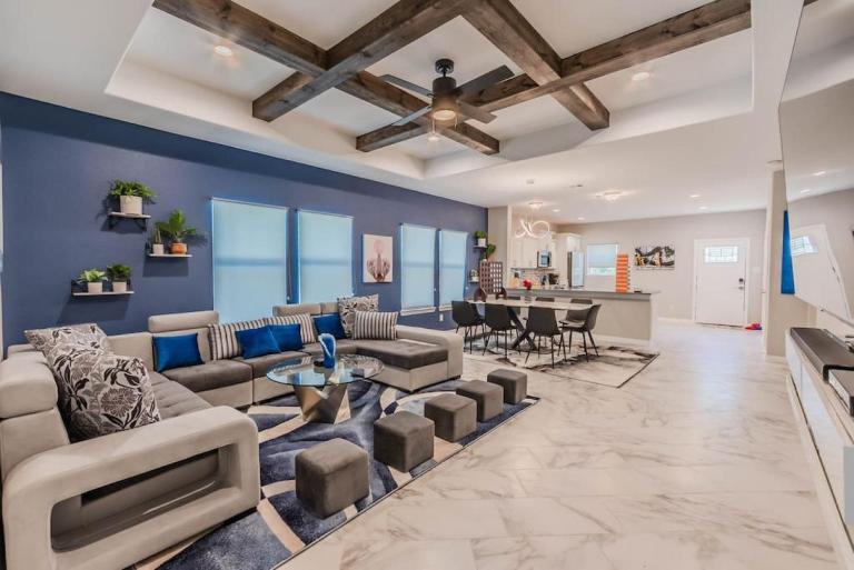 Modern 4 BR Near Downtown, Zoo - B&B Dallas