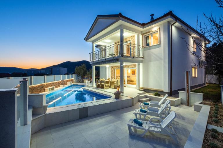 Luxury Villa Ivana - B&B Marina