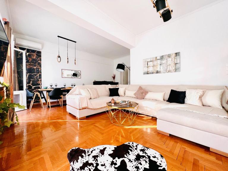 Seaside apartment in Flisvos marina - B&B Athens