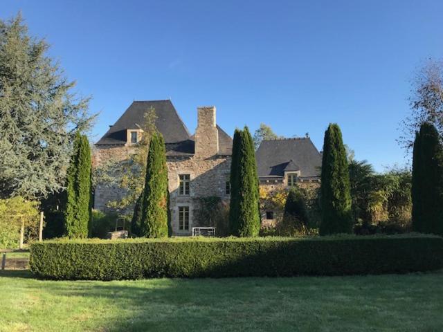 Gîte La Chapelle - Manoir le Plessix Madeuc - B&B Corseul