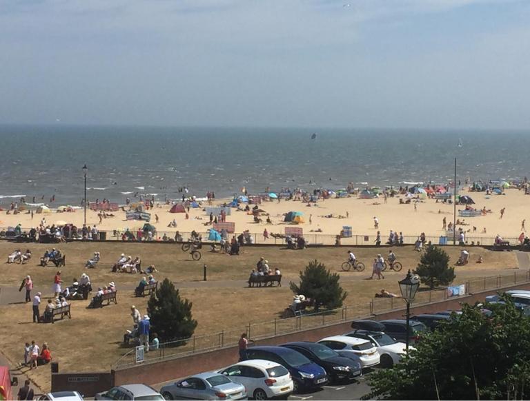Pier Road Holiday Home - Bed and Breakfast Gorleston-on-Sea