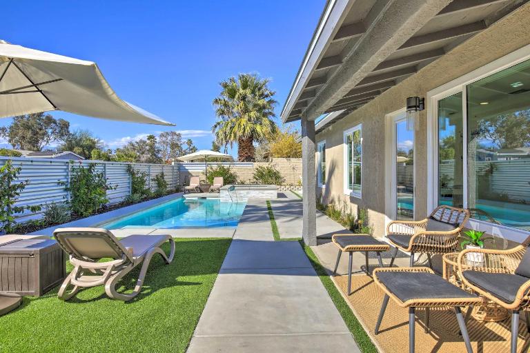 Palm Springs Pad w/ Outdoor Kitchen + Views! - Chambres d'hôtes Palm Springs