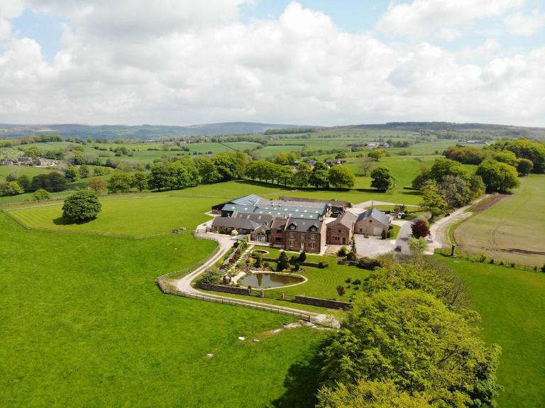 Heaton House Farm - B&B Macclesfield