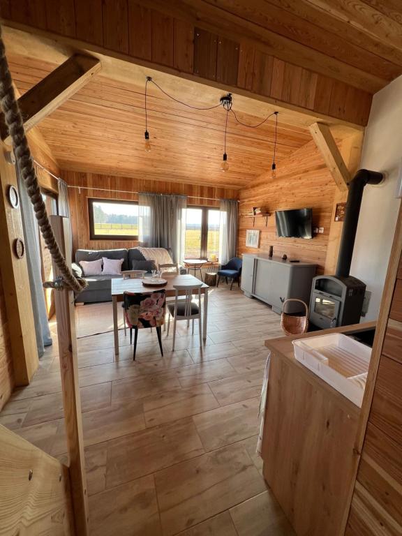 Leśny Zakątek Uroczysko -Apartamenty Nowoczesnej Stodoły - B&B Stogniewice