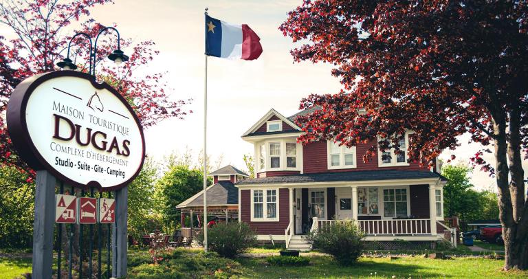 Complexe d'hébergement la Maison touristique Dugas - B&B Caraquet