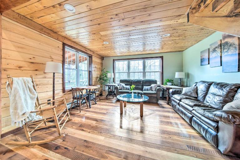 'Rose Valley House': Yard, Deck + Game Room! - B&B Spartansburg