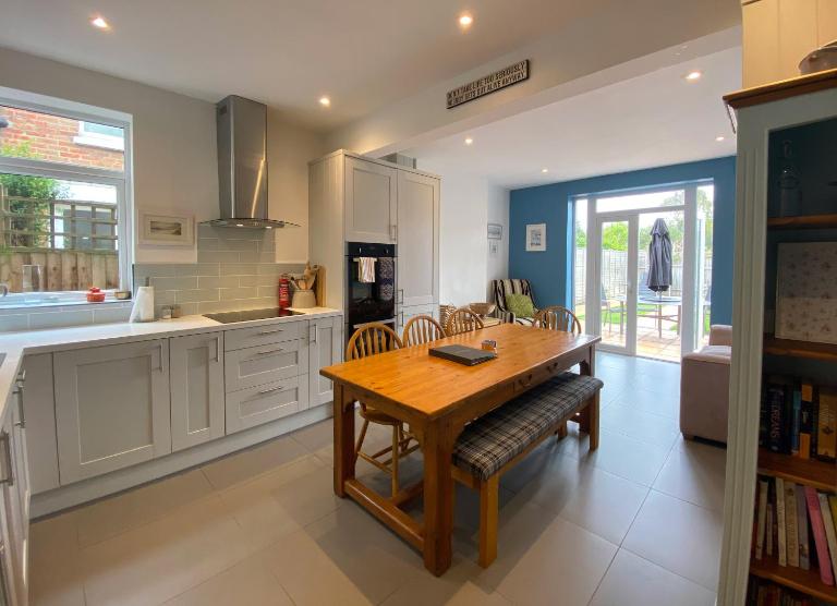 Charming 3 bed house and garden, pet friendly - Ferienwohnung Bournemouth