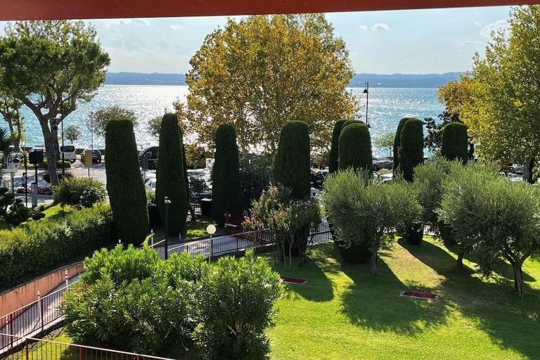 Splendid Lake view a few steps from the Castle - B&B Sirmione