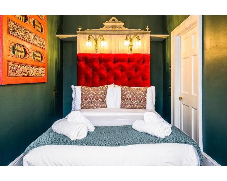 Bennett's Lodgings - Stylish 2BR Georgian Flat - Heart of Bath - Sleep 6 - Bed and Breakfast Bath