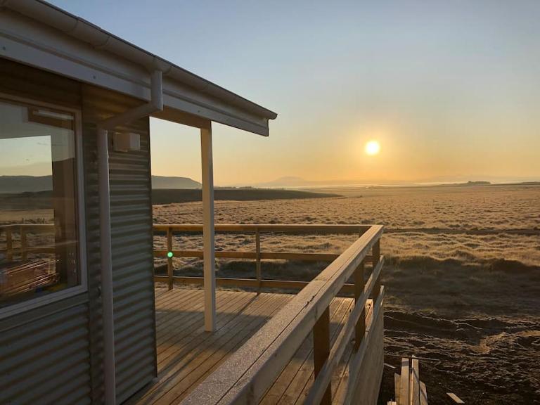 EYVÍK Cottages - Private HOT TUB! - Bed and Breakfast Selfoss