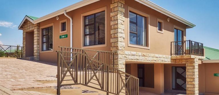 8 Sleeper Villa and 4 Sleeper Flatlet - B&B Clarens