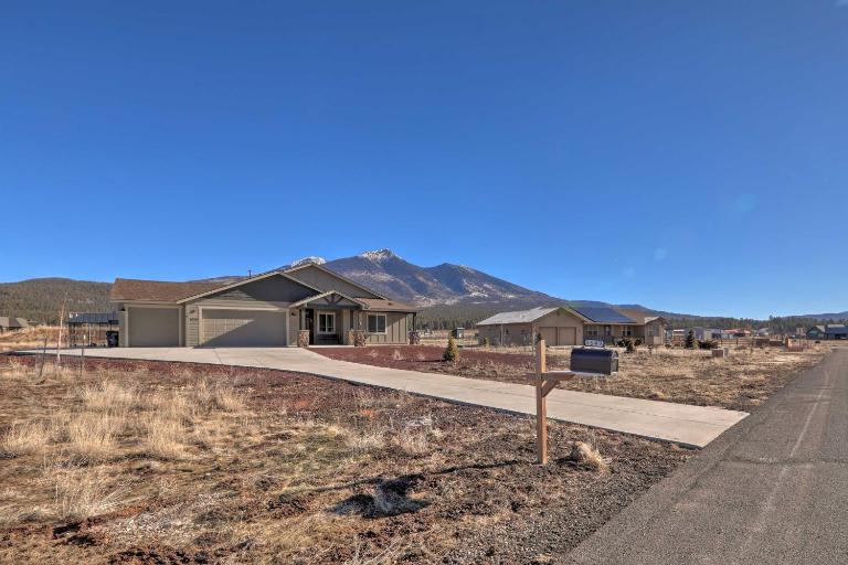 Flagstaff Home w/ Views - Near Arizona Snowbowl! - Bed and Breakfast Flagstaff