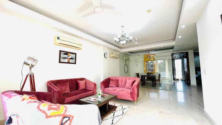 BluO 3BHK Safdarjung Enclave, Lift & Terrace Garden - Chambres d'hôtes New Delhi