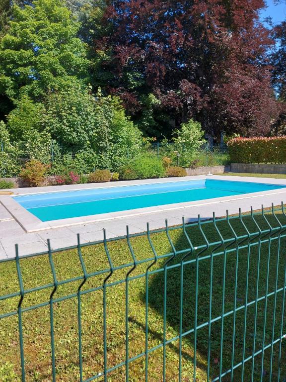 Incantevole appartamento con piscina e vista monti - Bed and Breakfast Lanzo d'Intelvi