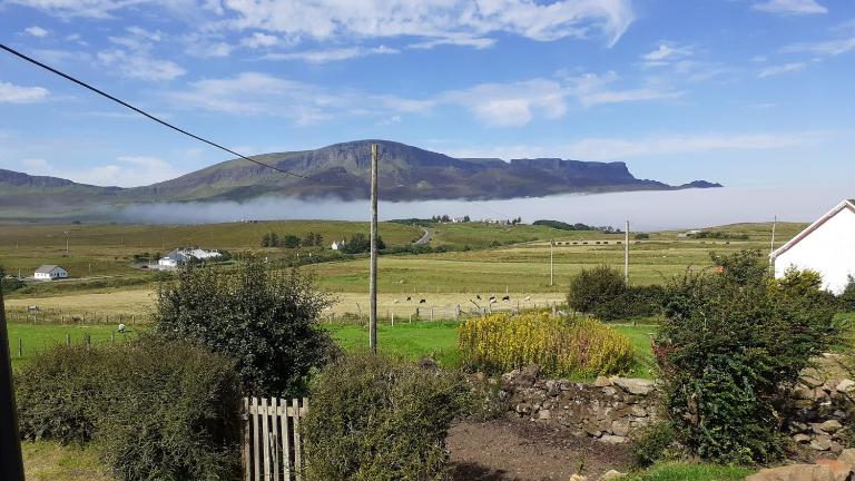 Tigh Quiraing- Heather - B&B Staffin