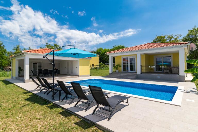 Villa Mario with private heated saltwater pool - B&B Kršan