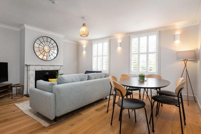 Period Henley 2 bed apt with parking for 1 car - Chambres d'hôtes Henley-on-Thames