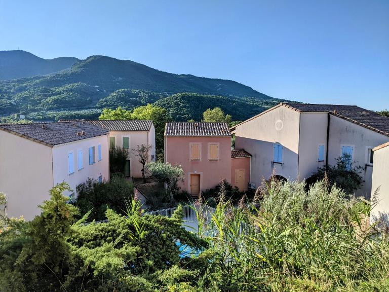 Maisonnette dans domaine avec piscine à Nyons, pays des olives - B&B Nyons