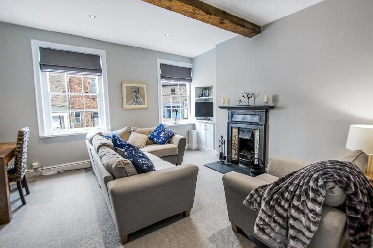 Comfy Dales holiday base on Market Place of historic market town - B&B Richmond