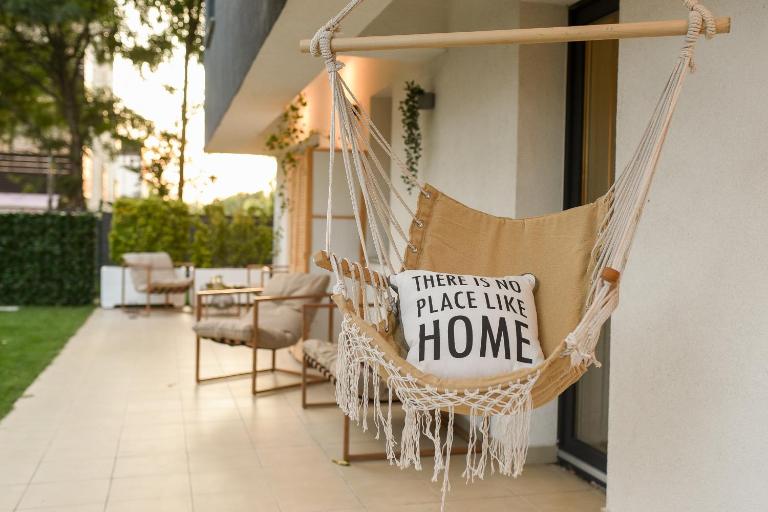VACATION FEEL - 2BR Apartment with Terrace & Private Parking in Baneasa - B&B Bucharest