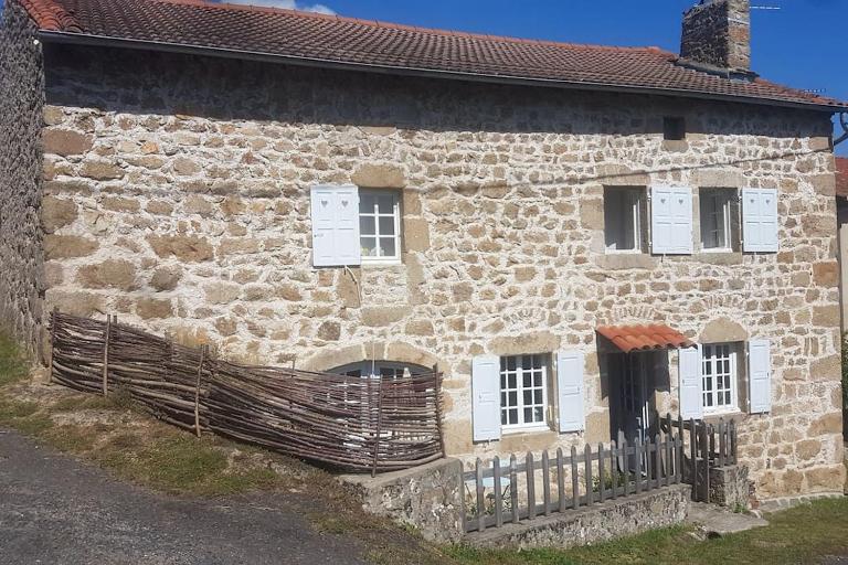 Authentique Maison de campagne De la rivière - Bed and Breakfast Saint-André-de-Chalencon