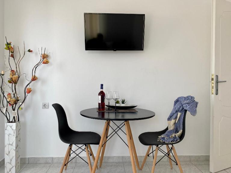 Scenic Apartment, Stunning Views - El Greco Apartments No 4 - B&B Zipári