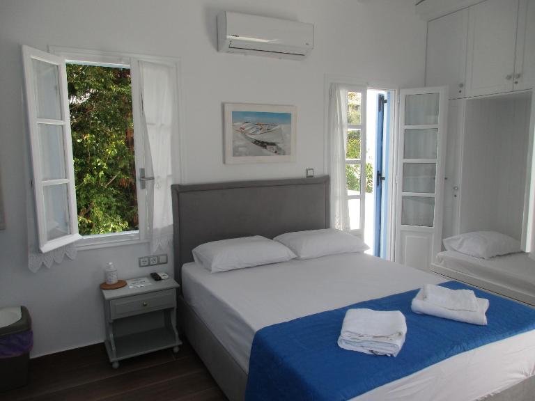 Zenith Luxury Apartments Near Kaiki Beach - B&B Spétses