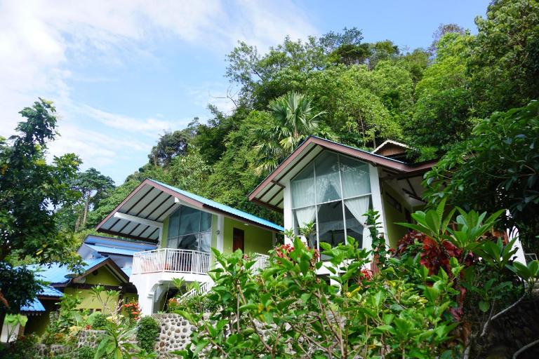JungleRiverHouse & JungleRiverResort - Bed and Breakfast Bukit Lewang