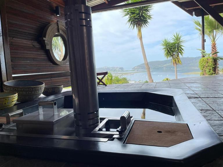 Knysna Lodge - Self Catering Unit with Woodfired Hot Tub - B&B Knysna