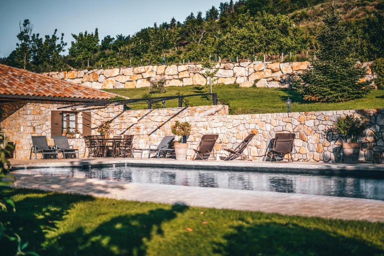 La Ferme du Vallon by ExplorHome - B&B Labatie-d'Andaure