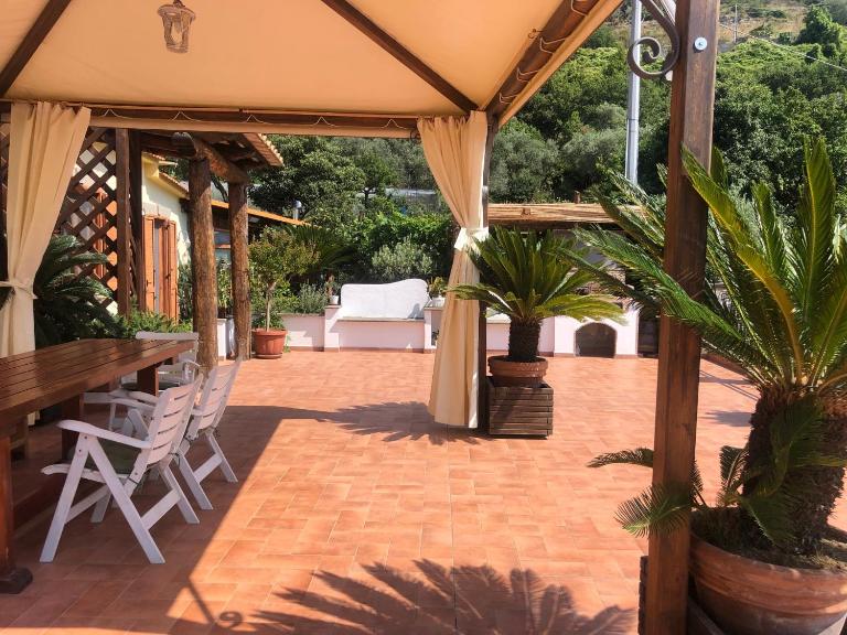Donna Caterì - B&B Termini