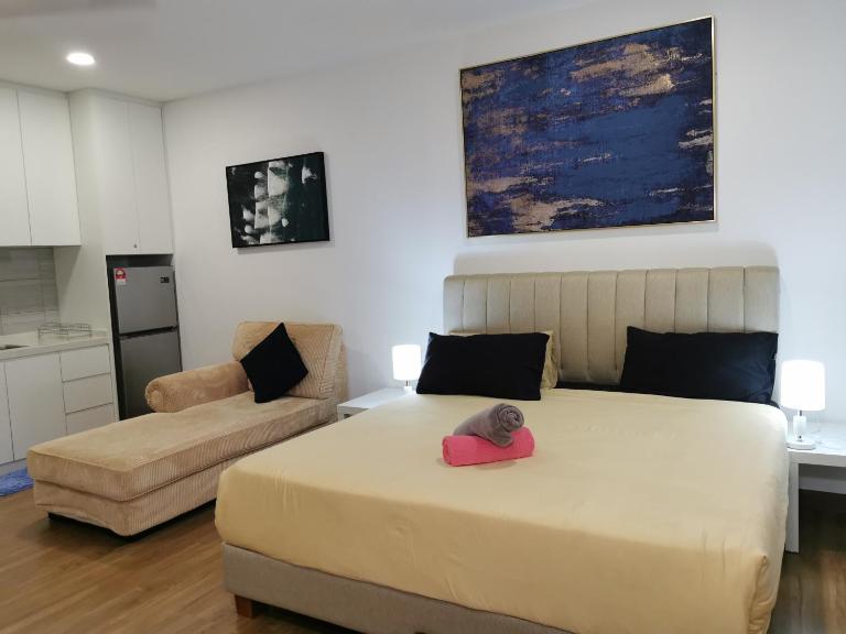 Apple Home 2 at Menara Simfoni, King Size Bed, Cheras, Nexflix, Wifi, Parking - Chambres d'hôtes Seri Kembangan