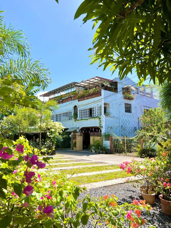 Balai Tinay Guesthouse - B&B Legaspi City
