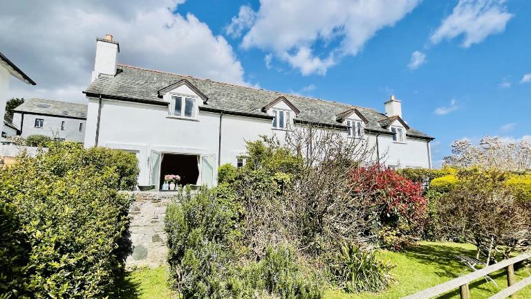 Orchard Cottage - Walking distance of the river, charming sunny patio, quiet location - Bed and Breakfast Dittisham