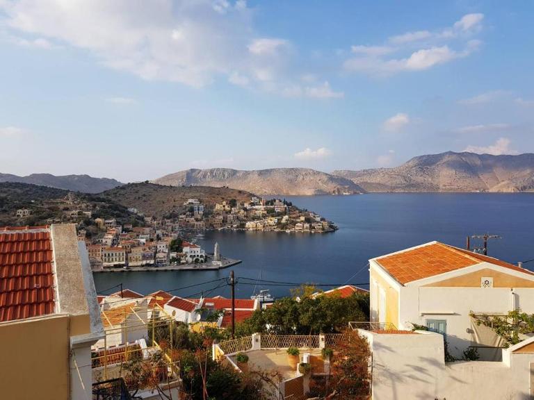 Experience the greek way of life in Nikolas house! - Ferienwohnung Sými