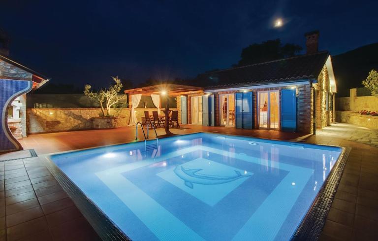 Vila s bazenom Mavrinac - B&B Nerezine